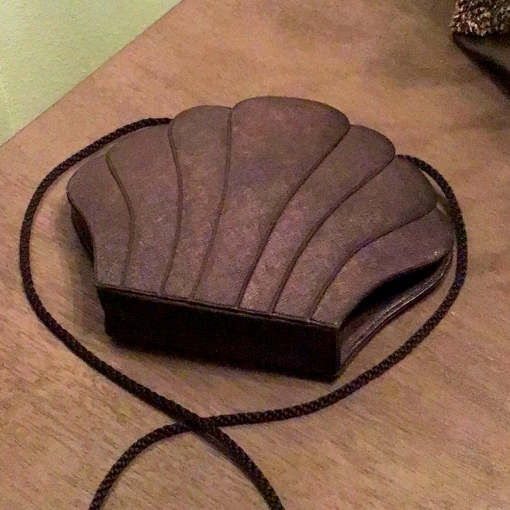 *RARE!* Vintage RENAUD PELLEGRINO Paris black clam shell purse